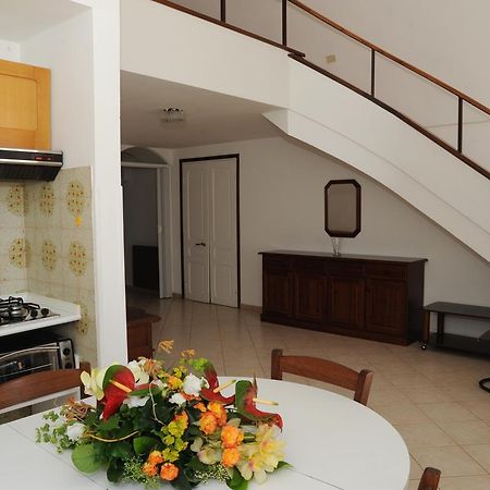 Aparthotel Holiday'S Beach Ventimiglia Exterior foto