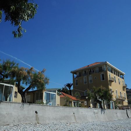 Aparthotel Holiday'S Beach Ventimiglia Exterior foto