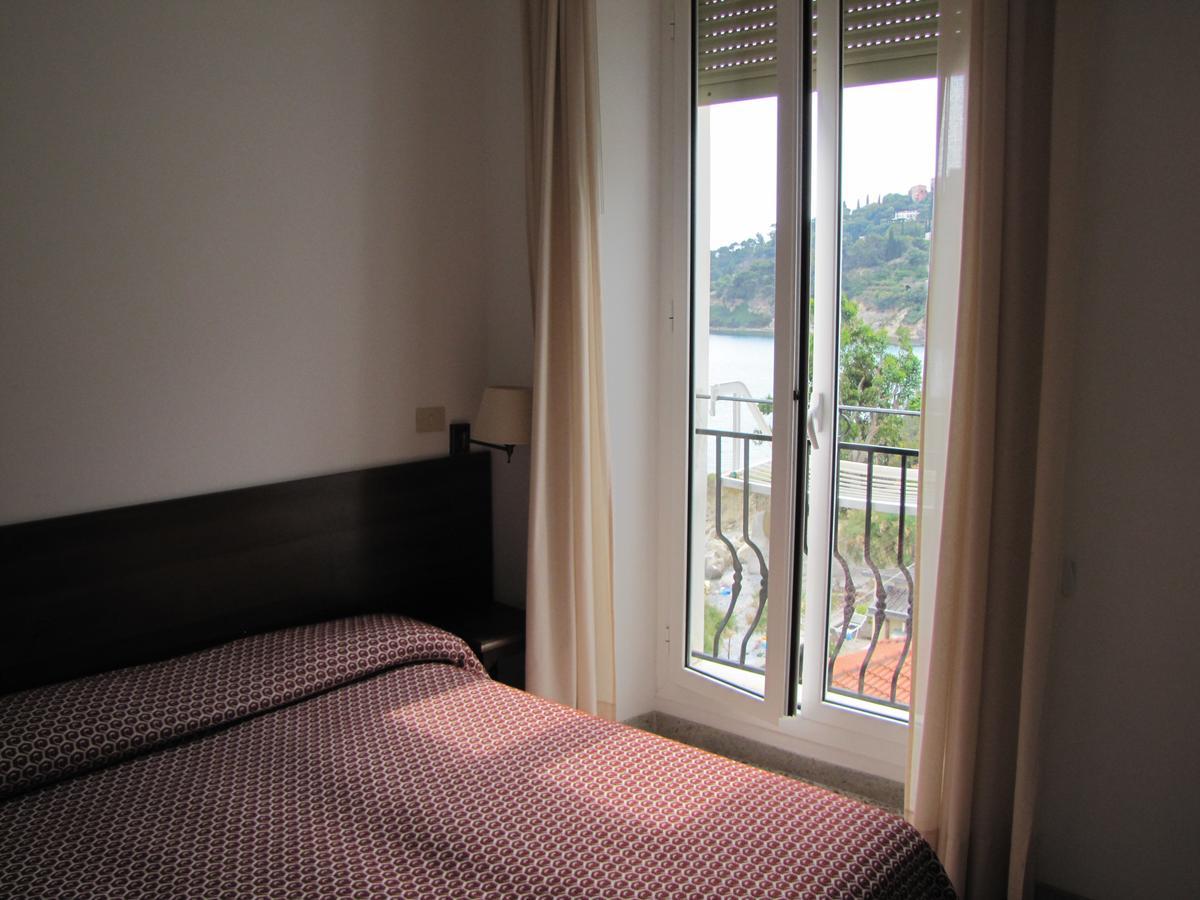 Aparthotel Holiday'S Beach Ventimiglia Exterior foto