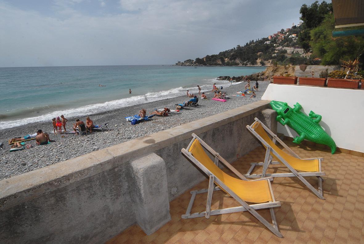 Aparthotel Holiday'S Beach Ventimiglia Exterior foto