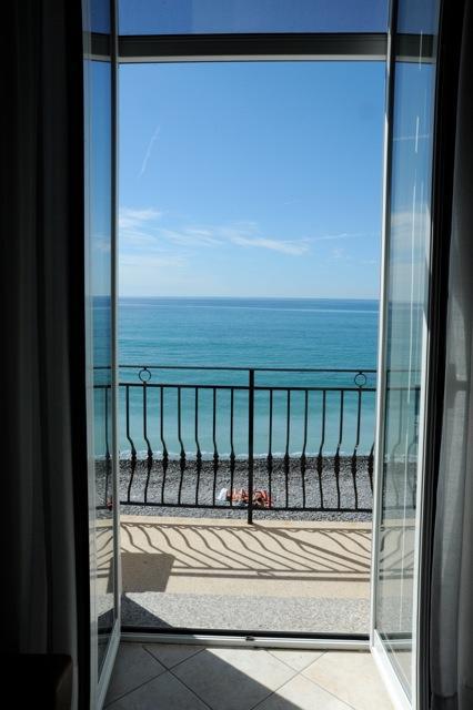Aparthotel Holiday'S Beach Ventimiglia Exterior foto
