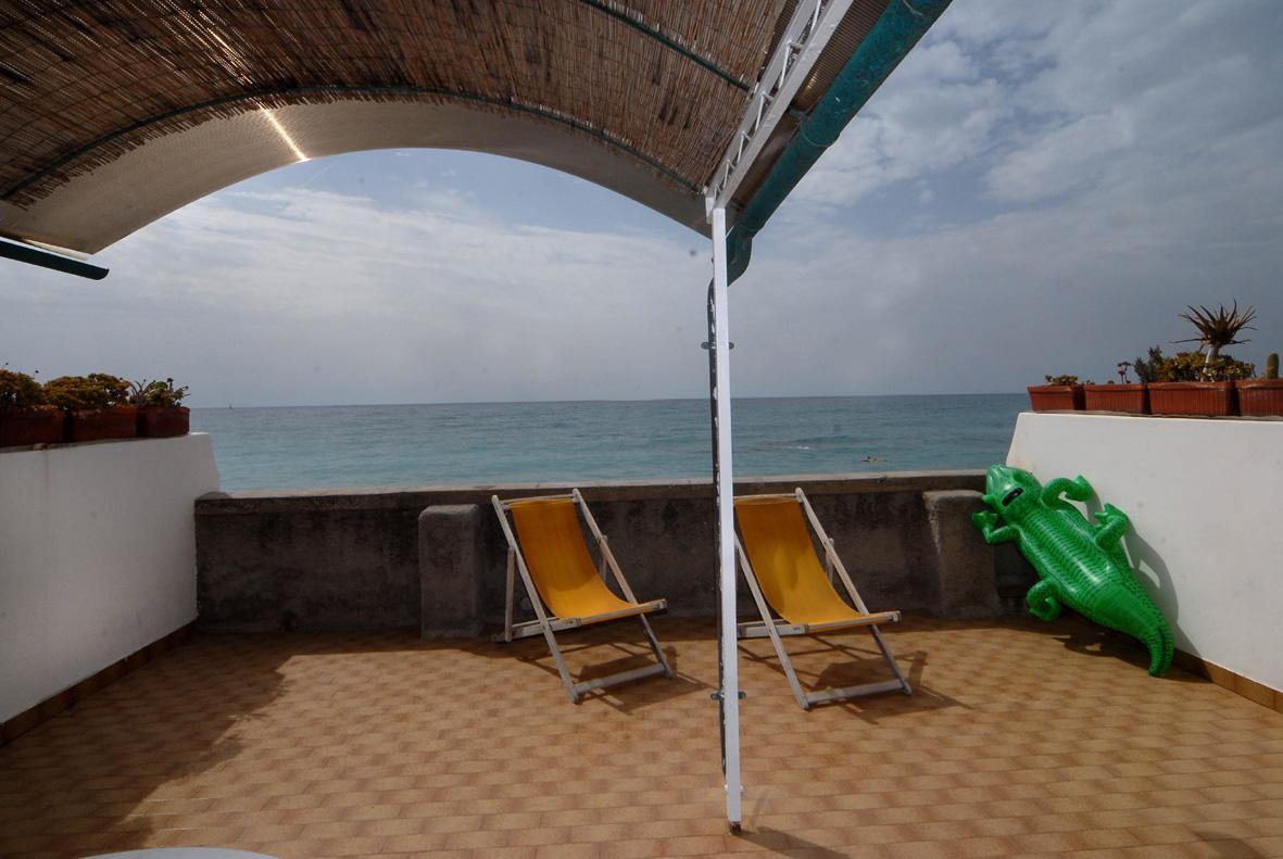 Aparthotel Holiday'S Beach Ventimiglia Exterior foto