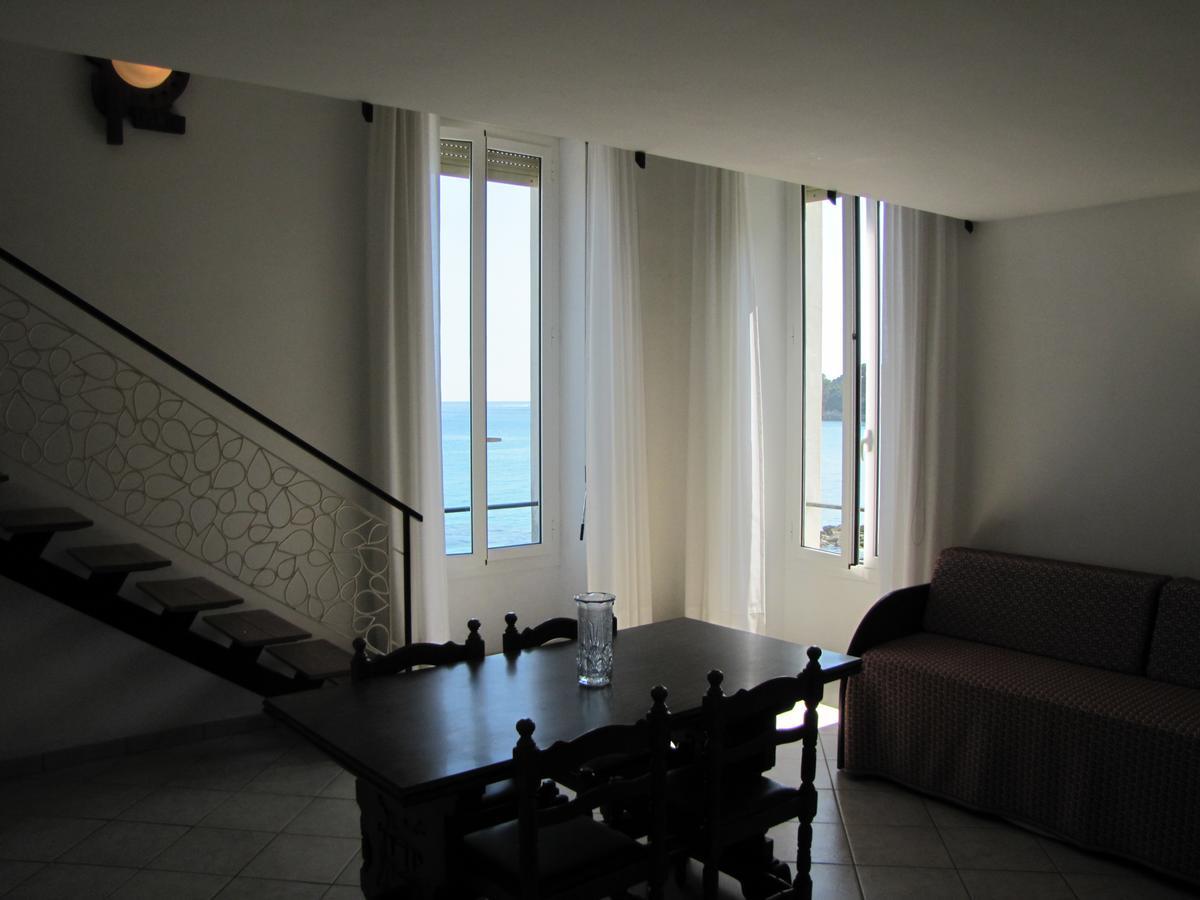 Aparthotel Holiday'S Beach Ventimiglia Exterior foto