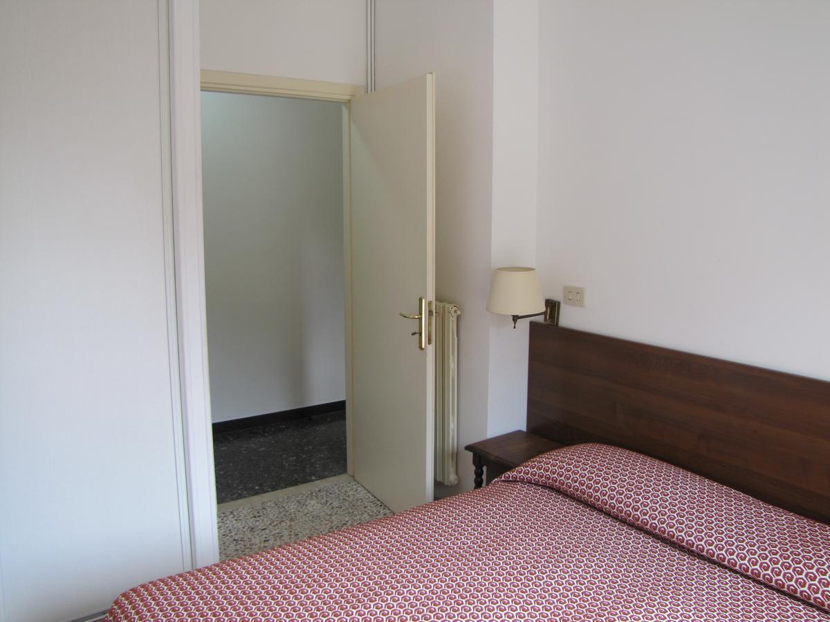 Aparthotel Holiday'S Beach Ventimiglia Exterior foto