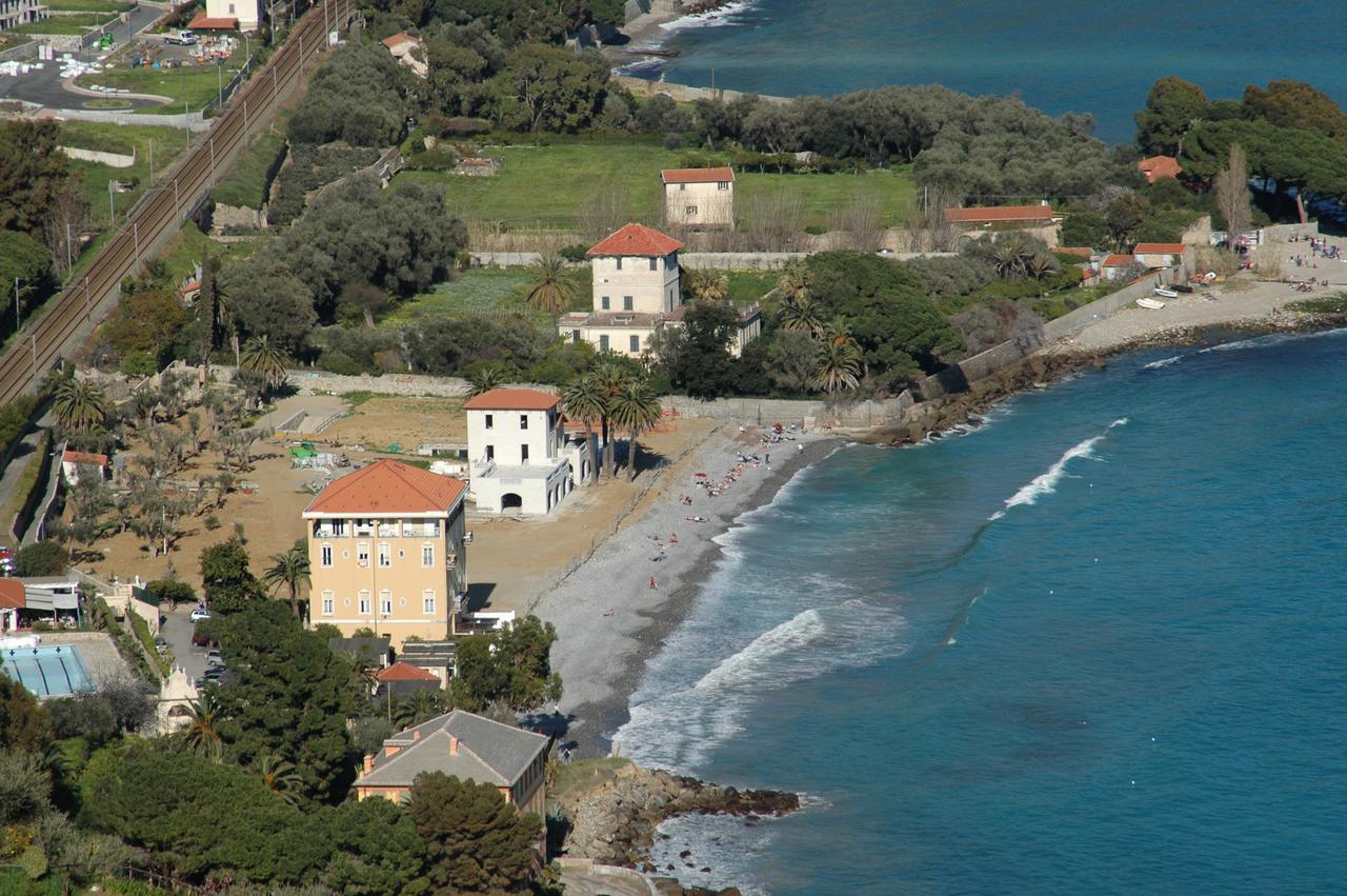 Aparthotel Holiday'S Beach Ventimiglia Exterior foto