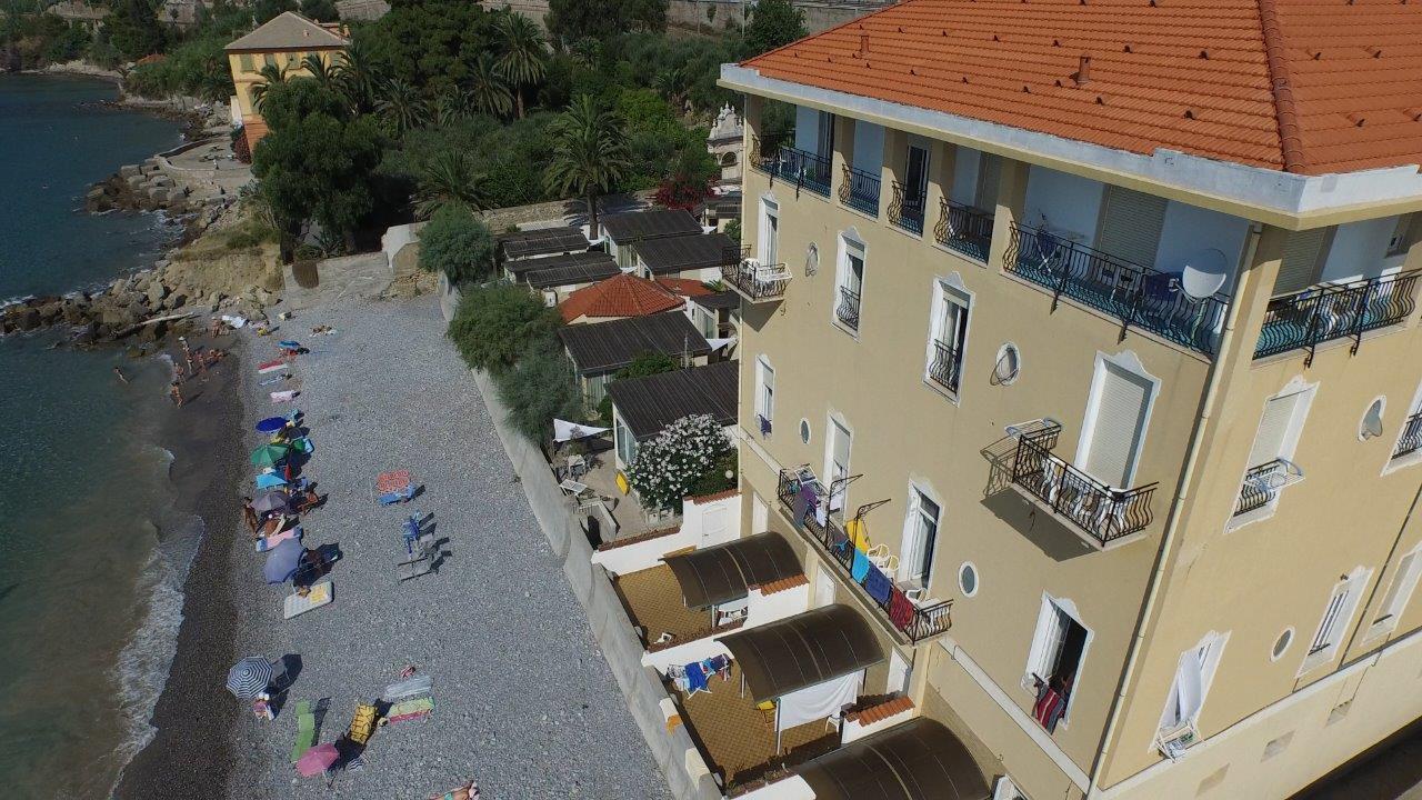 Aparthotel Holiday'S Beach Ventimiglia Exterior foto